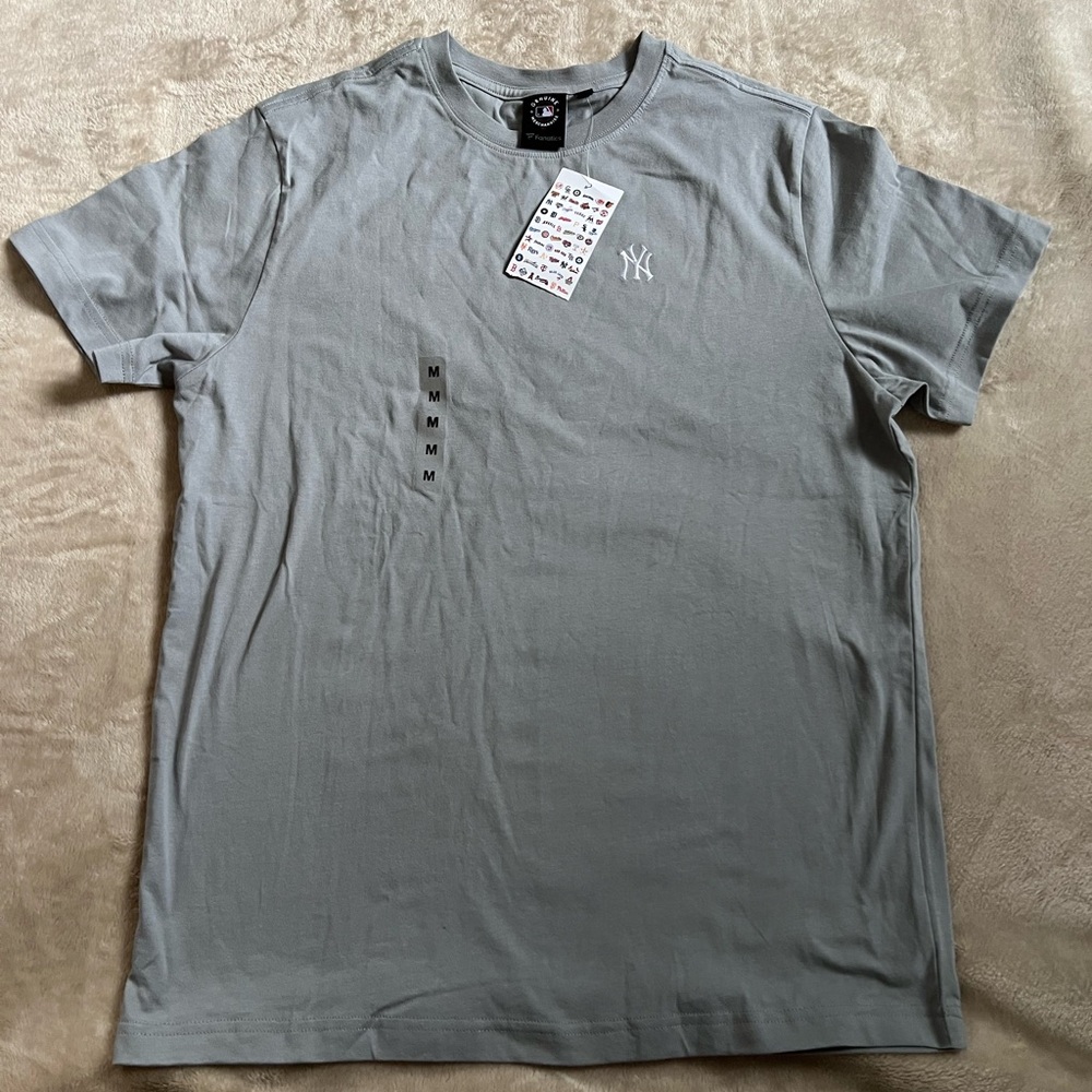 NWT New York Yankees Gray T-Shirt